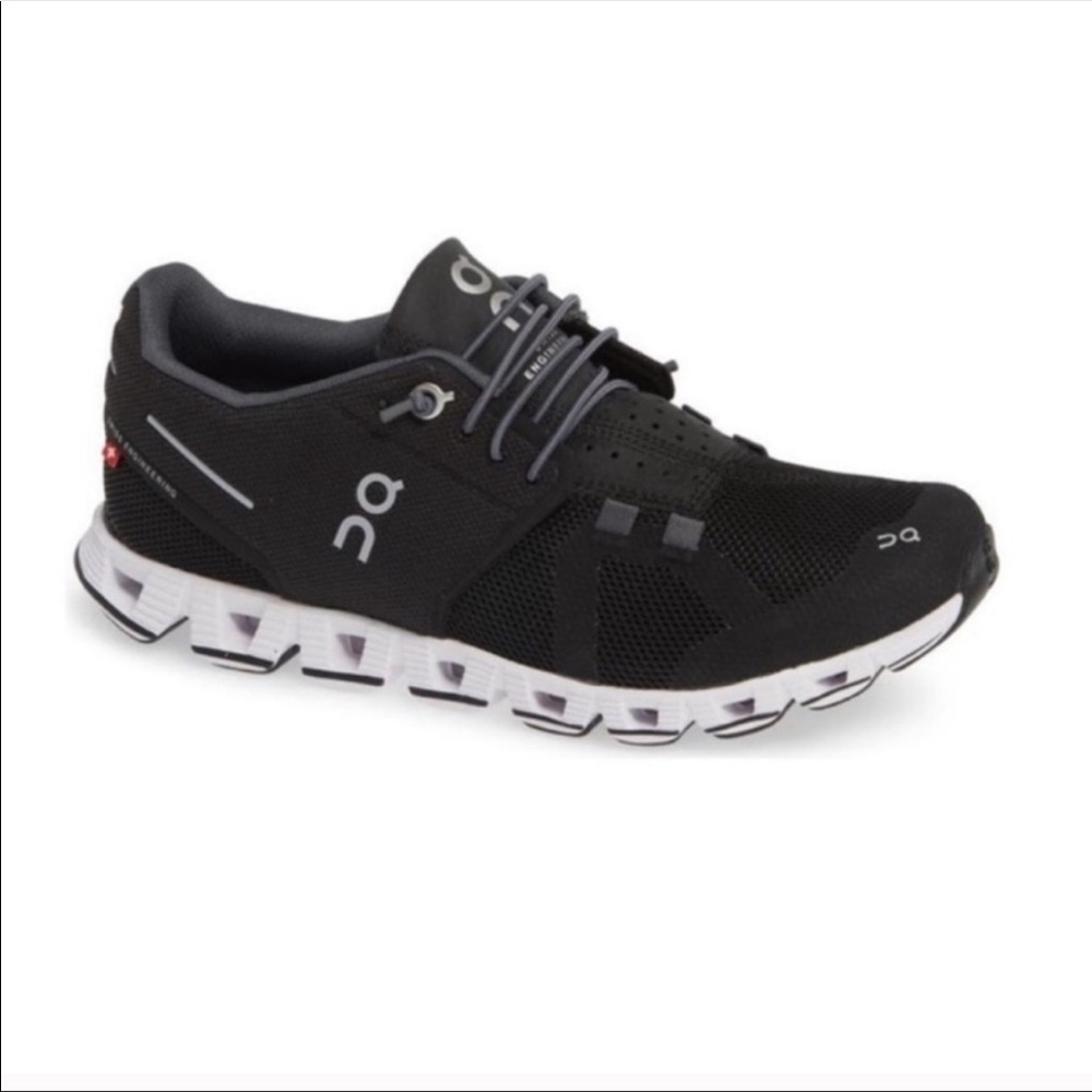 On Cloud Women’s Running Shoes Size 7.5